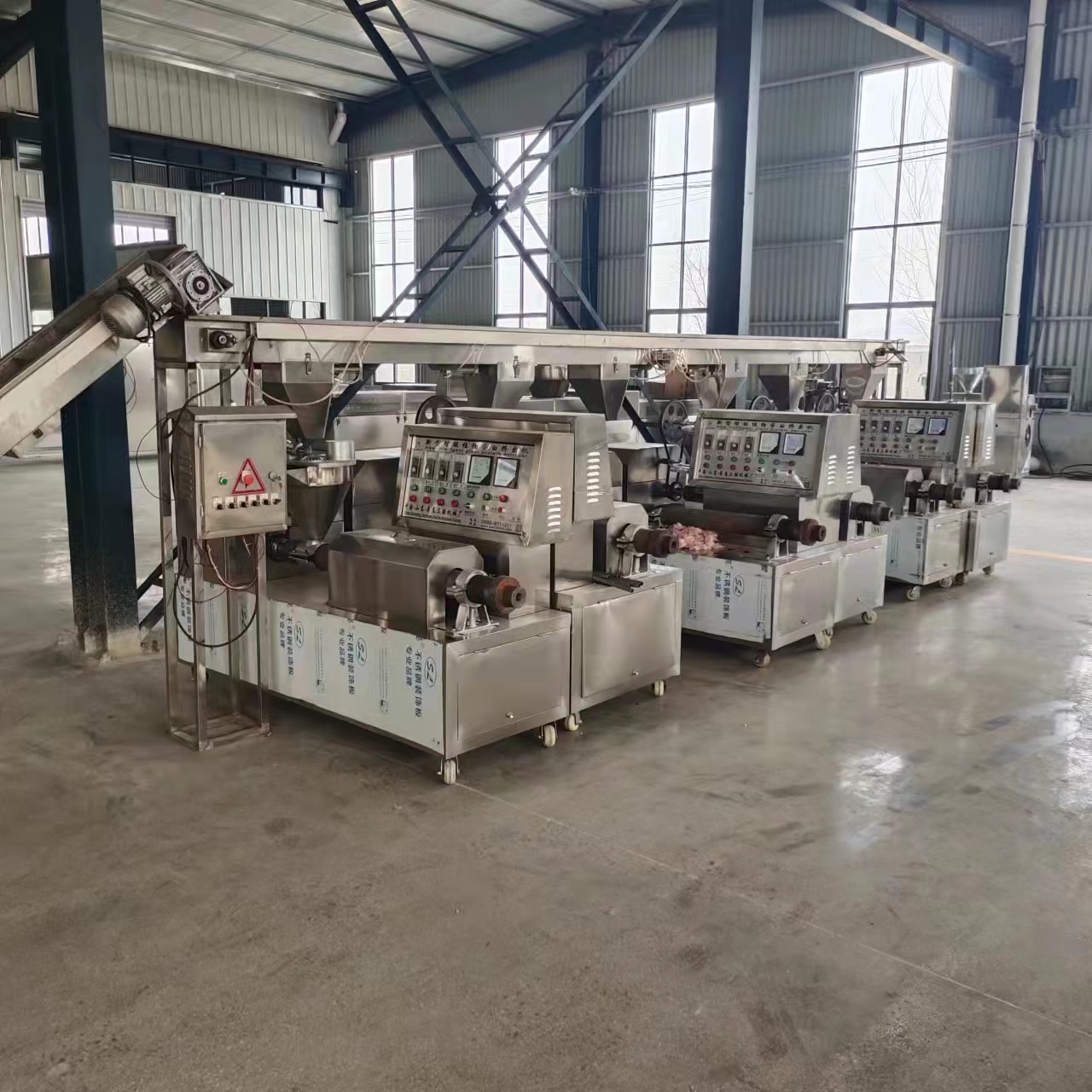 多台联组生产线.jpg 多台联组生产线.jpg